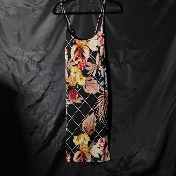 Jr Plus Size Spaghetti Strap Floral Mini Dress –Sizes 1x-3x Avail - Picture 4 of 9